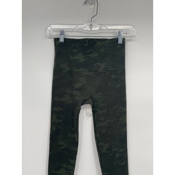 Spanx Seamless Shaping Leggings Green Camo Women's Small - Picture 4 of 9
